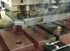 肘節(jié)式高速沖床工作視頻